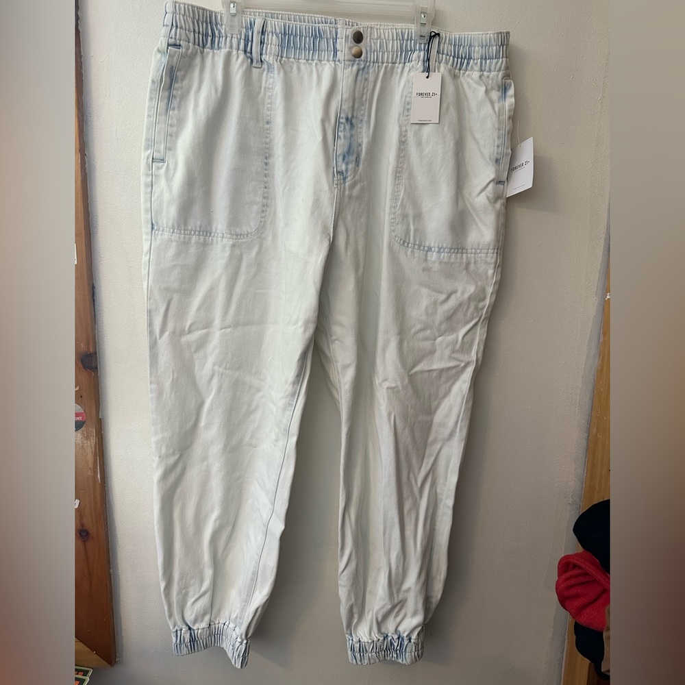 NWT Forever 21 Stretchy Jeans